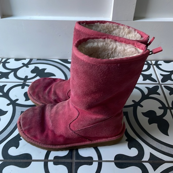 Very Well Loved Girls Ugg Boots - Picture 4 of 7
